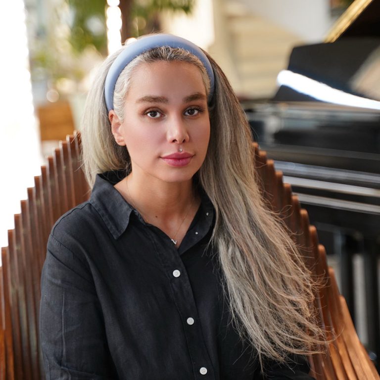 نگار تقی زاده